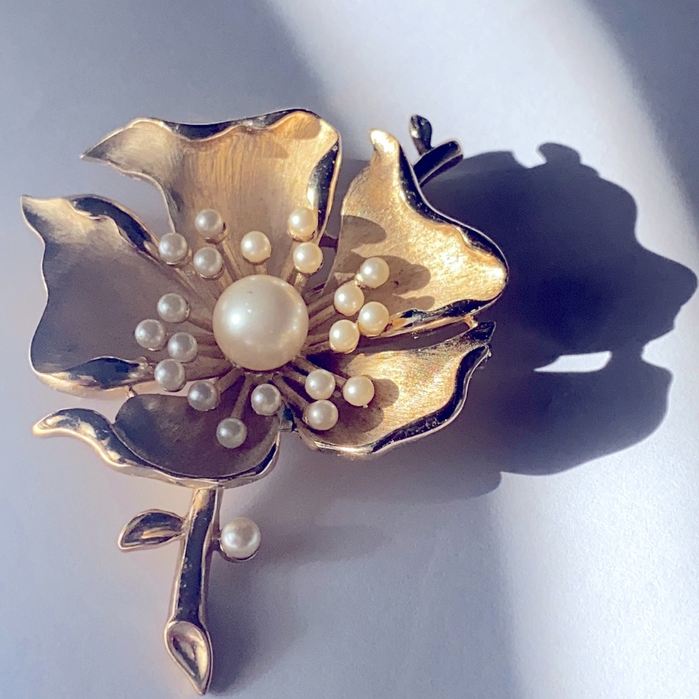 Vintage crown trifari gold flower brooch